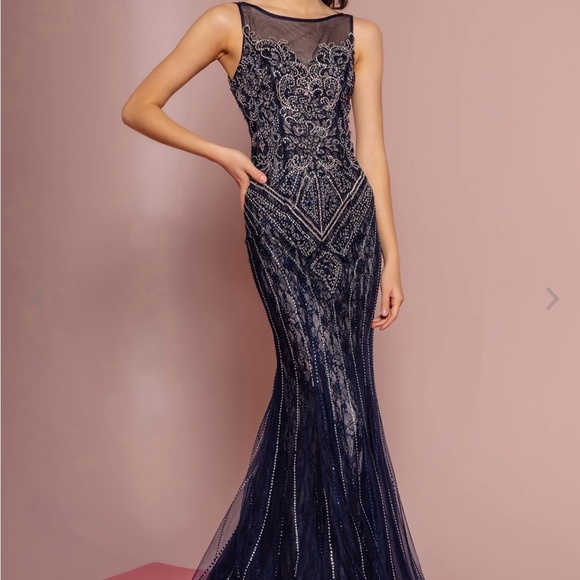 Long beaded gown - Picture 2 of 9